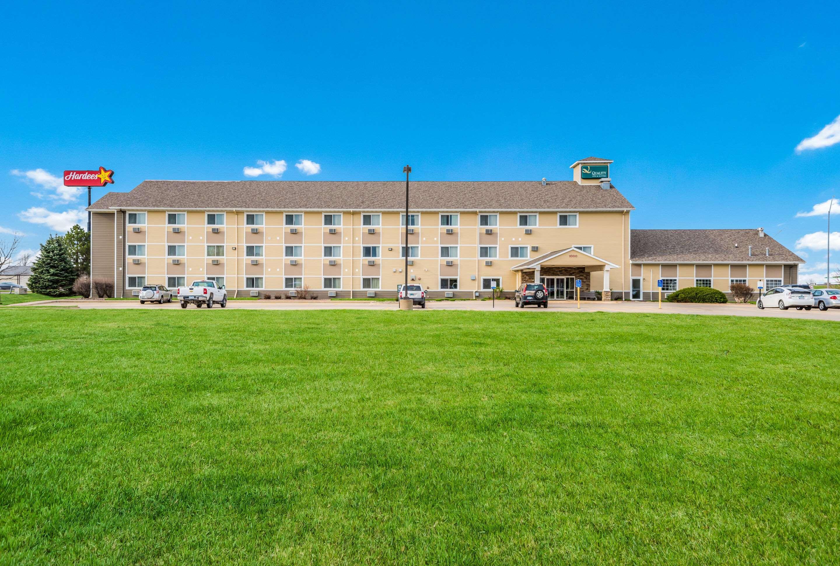 Quality Inn & Suites Eldridge Davenport North Exterior foto