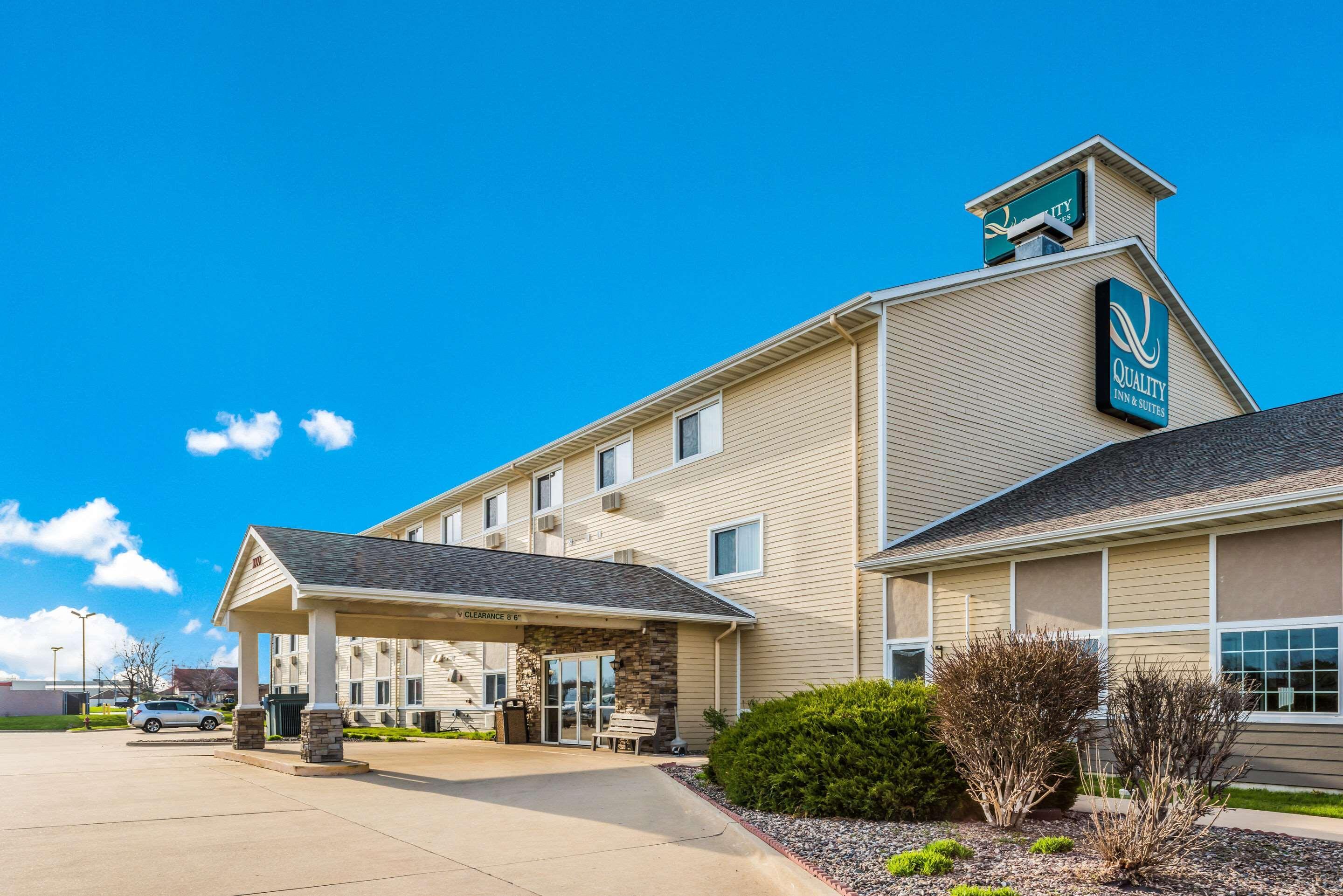 Quality Inn & Suites Eldridge Davenport North Exterior foto