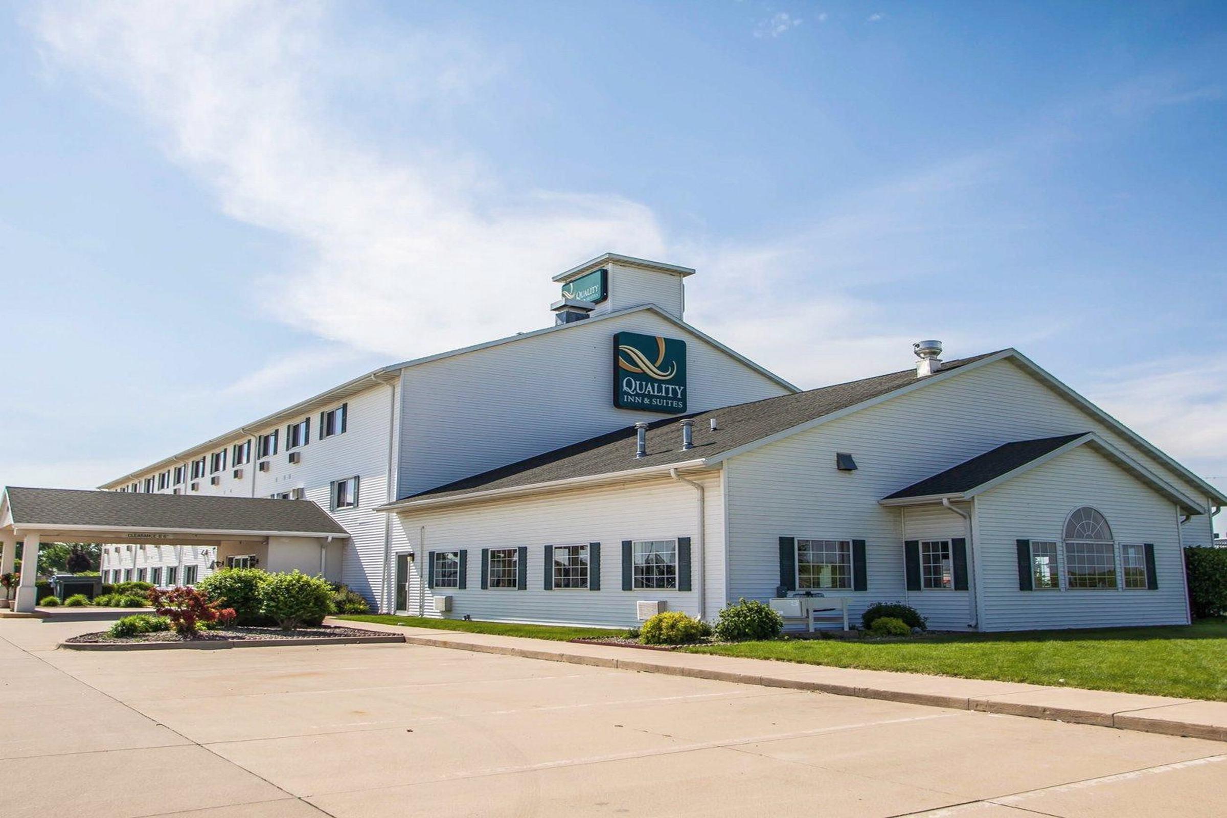 Quality Inn & Suites Eldridge Davenport North Exterior foto