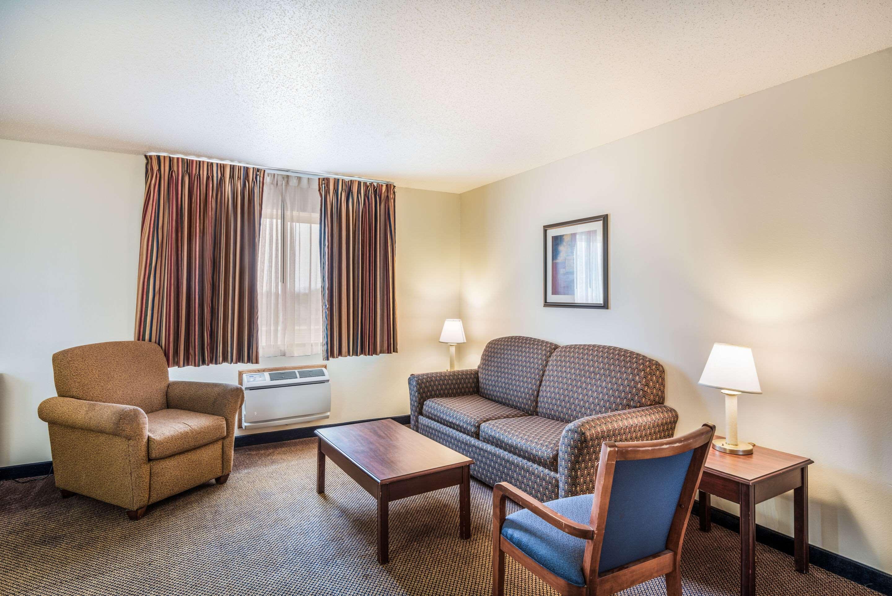 Quality Inn & Suites Eldridge Davenport North Exterior foto